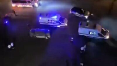 Diyarbakır’ın merkez Kayapınar ilçesinde iki otomobilin çarpışması sonucu meydana gelen
