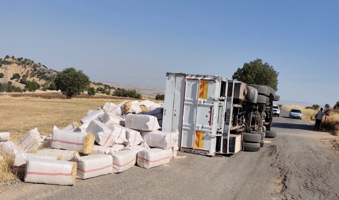 Diyarbakır'ın Çermik ilçesinde saman yüklü kamyon devrildi. Olayda ölen ya