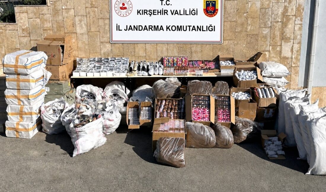Kırşehir'de jandarması, Diyarbakır'dan diğer illere sevk edilen gümrük kaçağı eşya