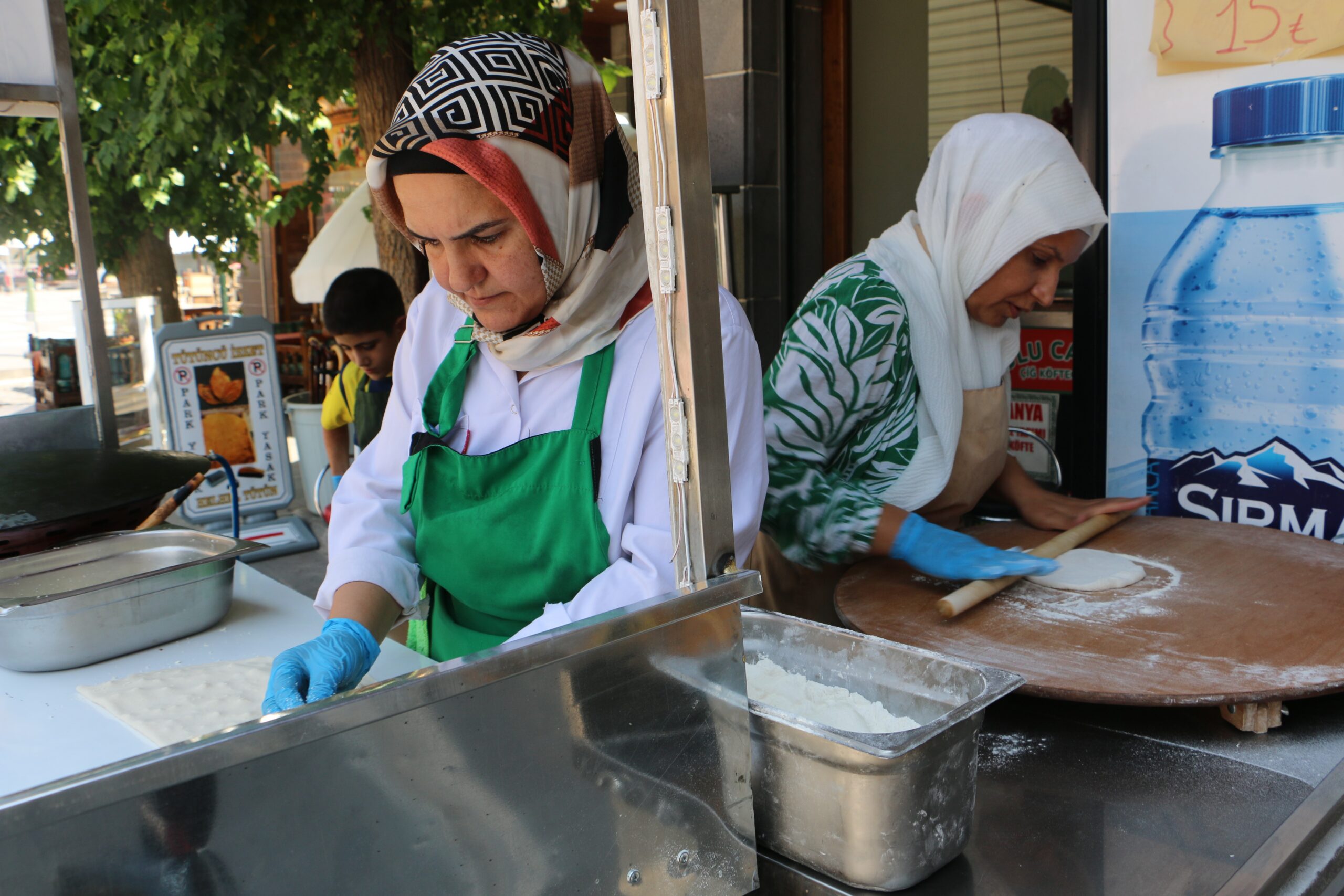 Diyarbakırlı gelin ve görümce ortak işyeri açtı, düşman çatlattı