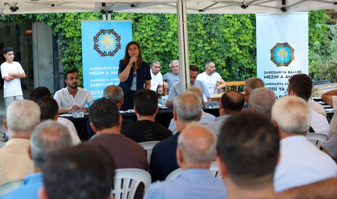 Diyarbakır Büyükşehir Belediyesi Eşbaşkanı Serra Bucak, Eski Hal esnafıyla bir