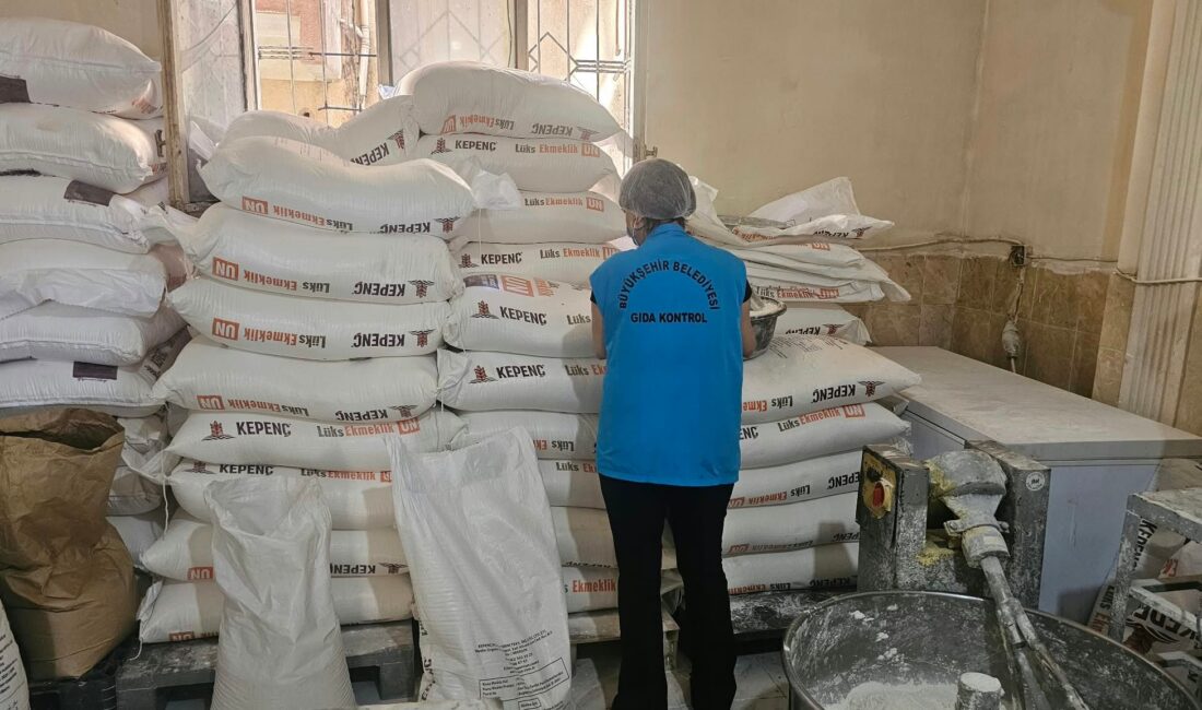 Diyarbakır Büyükşehir Belediyesi, Şehitlik Mahallesi’nde gerçekleştirdiği denetimlerde son kullanma tarihi