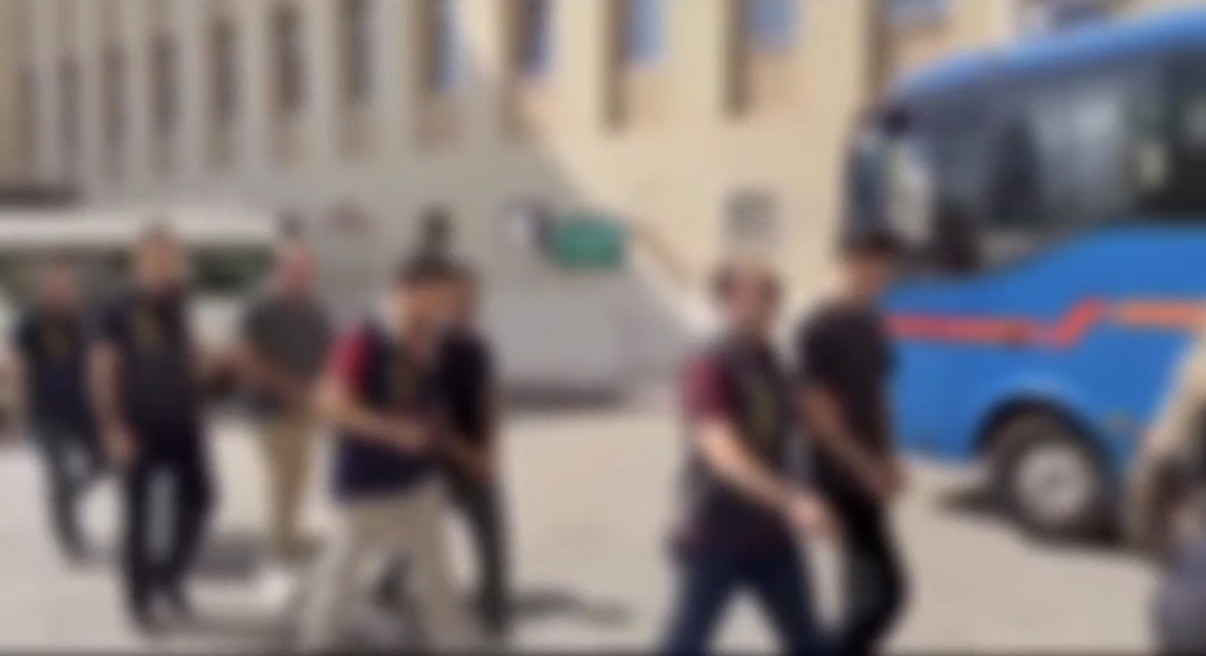 Rojin Kabaiş, Hiranur Nilgün Aygar ve Kıvanç Uman'ın ailelerini hedef alanlara Diyarbakır merkezli siber zorbalara operasyon