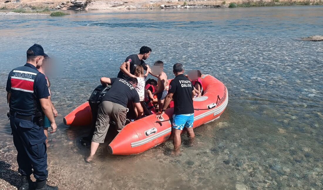 Diyarbakır'ın Eğil ilçesinde piknik yaparken su seviyesinin yükselmesiyle mahsur kalan