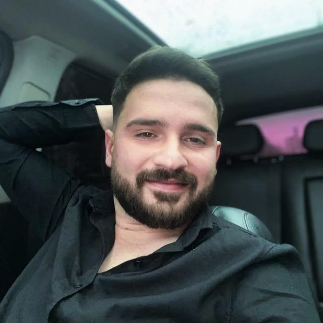 Diyarbakır'ın Çınar ilçesinde bir şahıs, tartıştığı ağabeyini bıçaklayarak öldürdü.