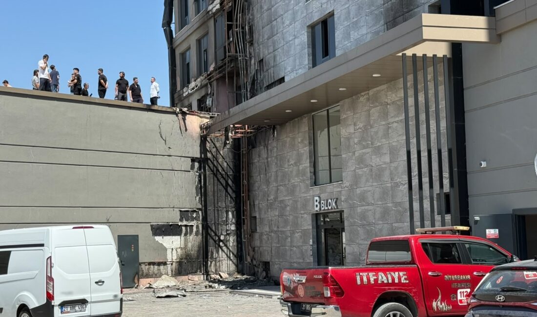 Diyarbakır'da dün gece saatlerinde 12 katlı bir plazada çıkan yangında