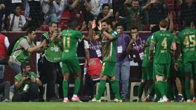 Amedspor Süper Lig'de ilk maçında evinde Erzurumspor’u 3-0’lık skorla yendi.