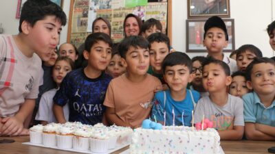 Diyarbakır’da daha önce hiç doğum günü kutlamamış çocuklar için anlamlı