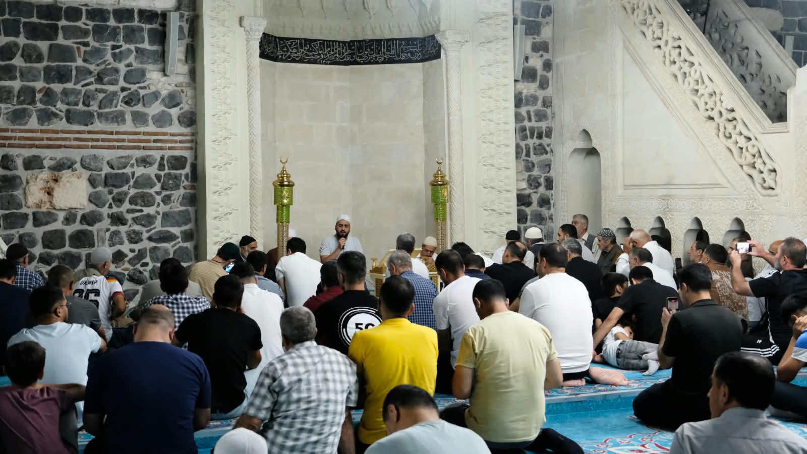 Diyarbakır'da Mevlid Kandili dualarla idrak edildi.