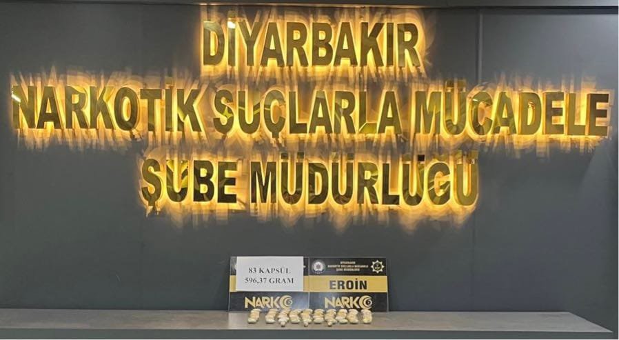 Diyarbakır'da polis ekiplerinin yakaladığı İran uyruklu şahsın yapılan iç beden