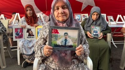 Diyarbakır'da 2019 tarihinden itibaren eski HDP binası önünde çadır kuran