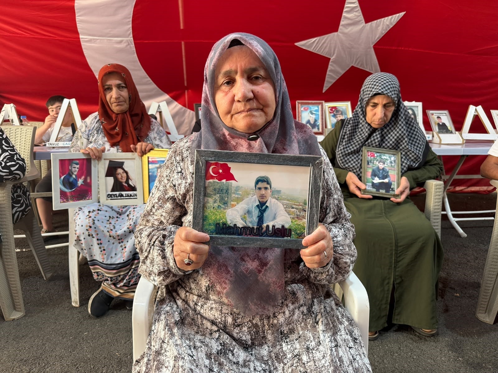 Diyarbakır'da 2019 tarihinden itibaren eski HDP binası önünde çadır kuran
