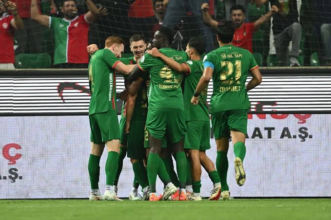 Amedspor ligin ikinci haftasında liderlik için deplasmanda Kocaelispor ile karşı