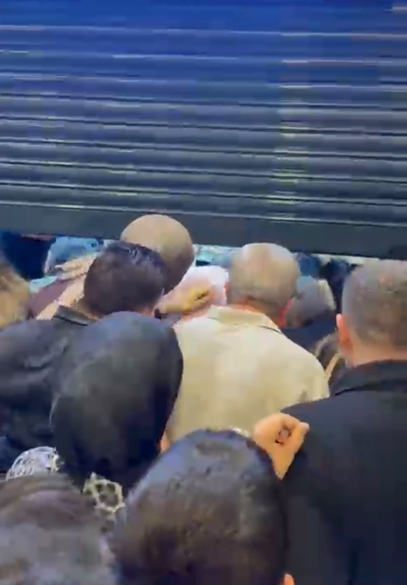 Diyarbakır'da mağaza açılışında izdiham yaşandı!