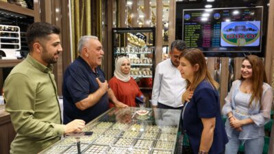 Diyarbakır Büyükşehir Belediyesi Eşbaşkanı Serra Bucak, silahlı saldırıya uğrayan kuyumcuyu