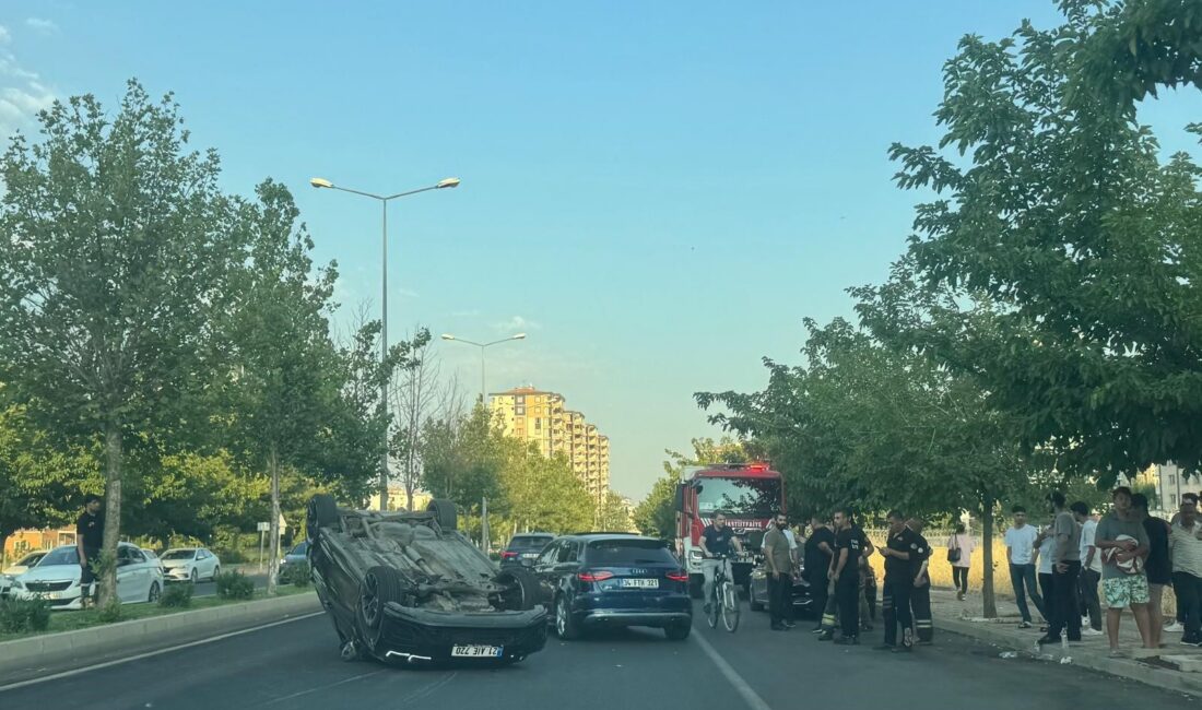 Diyarbakır'ın merkez Kayapınar ilçesinde seyir halindeki otomobilin takla atması sonucu