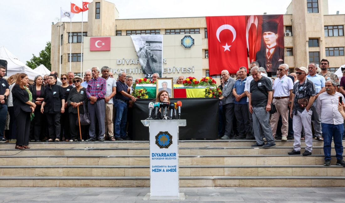 Diyarbakır Büyükşehir Belediyesinin eski başkanlarından Mehdi Zana için belediye ana
