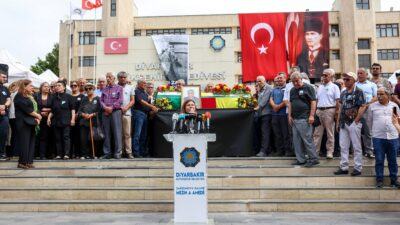 Diyarbakır Büyükşehir Belediyesinin eski başkanlarından Mehdi Zana için belediye ana