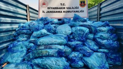 Diyarbakır'da jandarma ekiplerince yaklaşık 3 ton hayvansal iç yağ ele