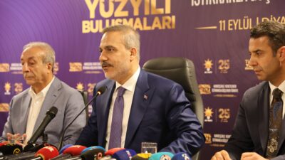 AK Parti Diyarbakır İl Başkanlığında açıklamalarda bulunan Dışişleri Bakanı Hakan
