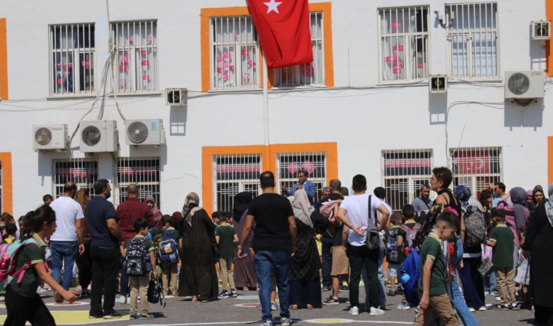 Yeni eğitim öğretim yılının başlamasıyla birlikte Diyarbakır’da öğrenciler yeniden okul