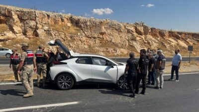 Diyarbakır'ın Ergani ilçesinde otomobil ile traktörün çarpışması sonucu meydana gelen