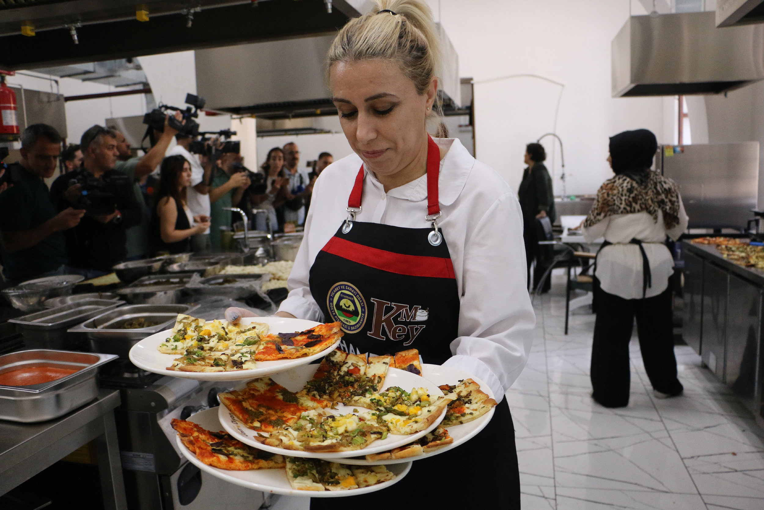 Diyarbakır'da bir ilk: Yöresel pizza atölyesi açıldı