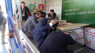 Diyarbakır'da, "Dicle'den Akan Bilim Şenliği"nde düzenlenen deprem similasyonunda 'depremi başlatıyoruz'