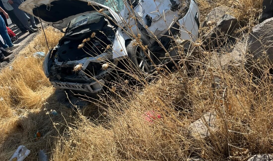Diyarbakır'ın Sur ilçesinde tır ile otomobilin çarpışması sonucu meydana gelen