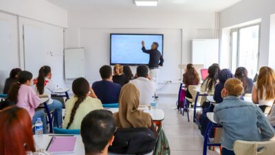 Diyarbakır Büyükşehir Belediyesi bünyesinde faaliyet gösteren Akademi Sur, Akademi Huzurevleri
