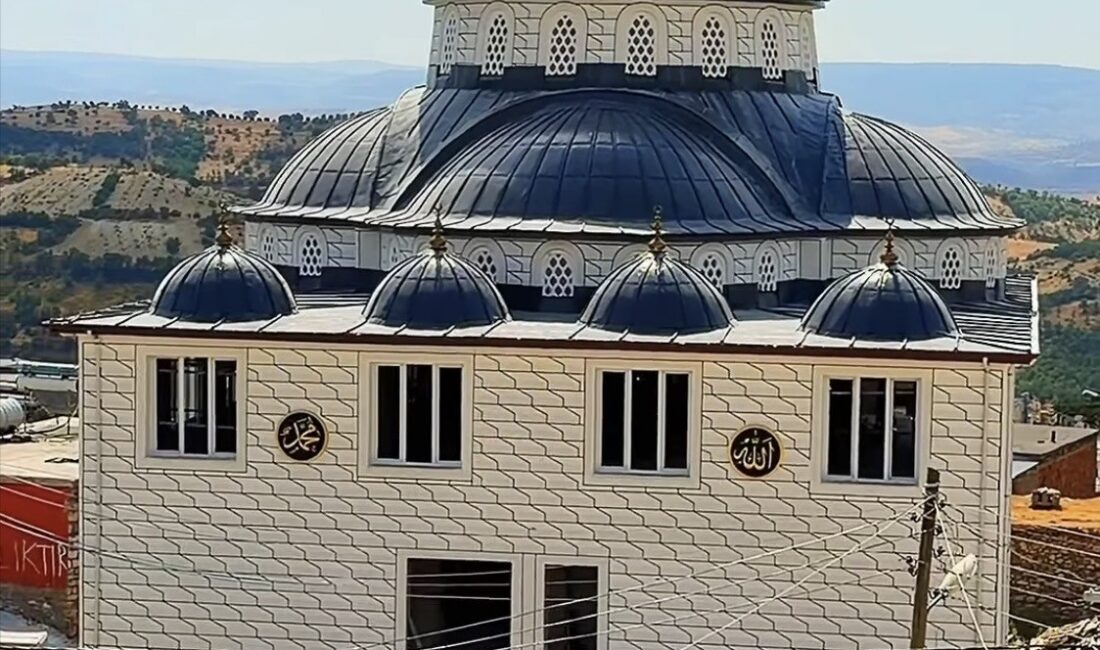 Almanya'da yaşayan Diyarbakır Çermikli işadamı Halit Demiroğlu, memleketinde yapılan camii