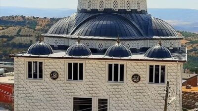 Almanya'da yaşayan Diyarbakır Çermikli işadamı Halit Demiroğlu, memleketinde yapılan camii