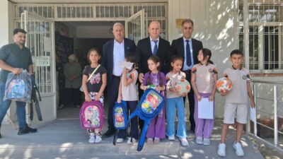 Diyarbakır'ın Çermik ilçesinde 300 öğrenciye okul çantası ve futbol topu