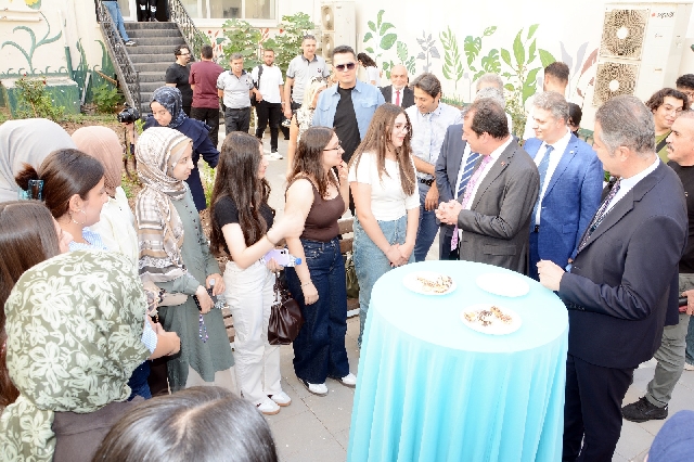 Dicle Üniversitesi Tıp Fakültesi Dekanlığı tarafından, fakülteye yeni katılan birinci