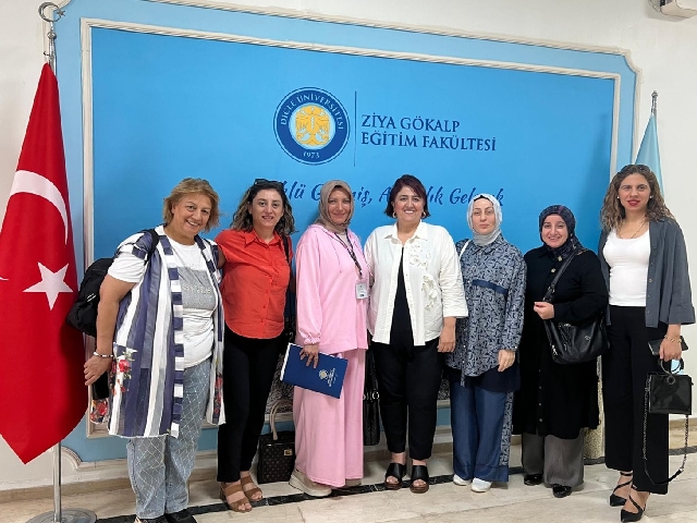 Dicle Üniversitesi ile Aile Destek Merkezleri iş birliğinde, kadınların bilgi,