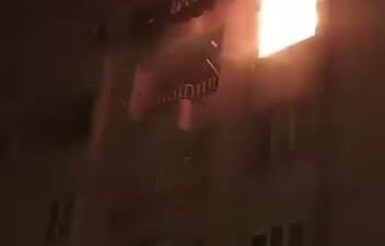 Diyarbakır’ın Sur ilçesinde sekiz katlı apartmanın 5’inci katında çıkan yangın