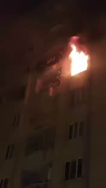 Diyarbakır’ın Sur ilçesinde sekiz katlı apartmanın 5’inci katında çıkan yangın