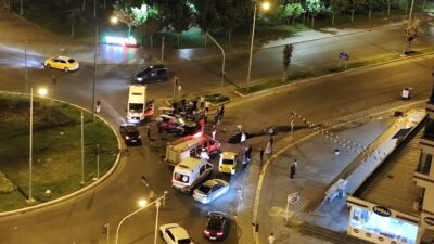 Diyarbakır’da iddiaya göre hızla kavşağa giren araç, sürücüsünün direksiyon hakimiyetini