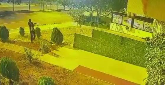 Diyarbakır'da yüzü maskeli şahıs tarafından bir iş yerine düzenlenen silahlı