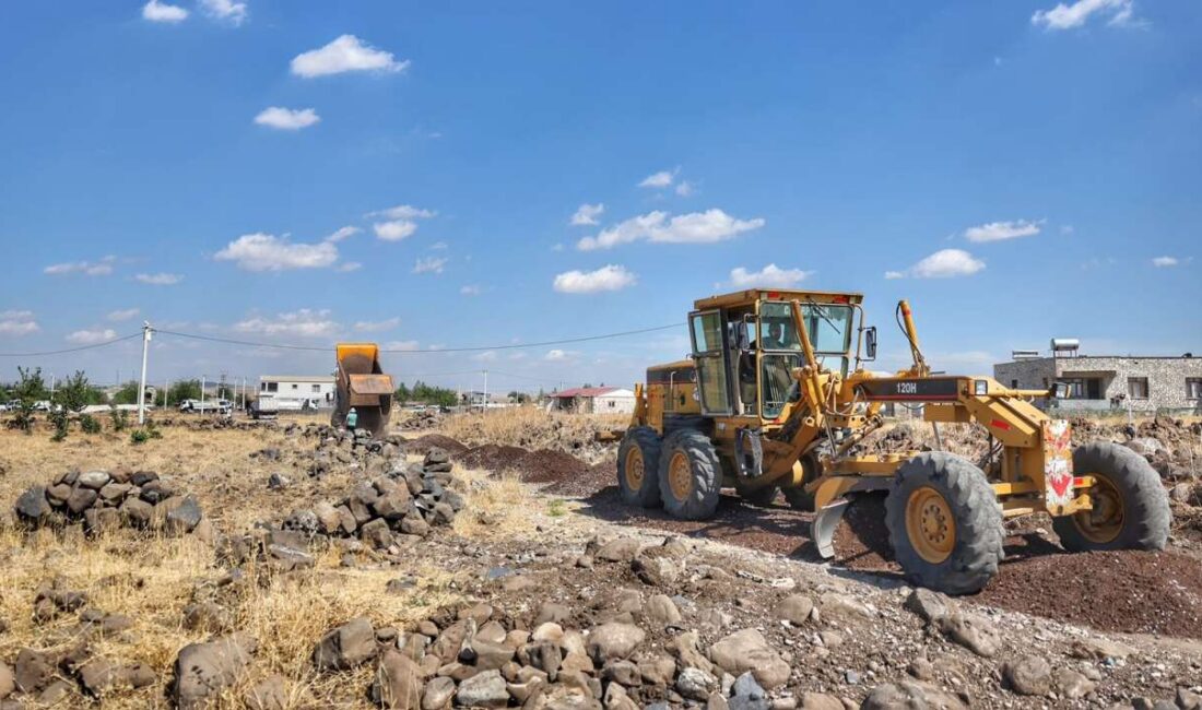 Kayapınar Belediyesi kırsal Cumhuriyet Mahallesi’ne bağlı 4 mezrada 8 kilometrelik