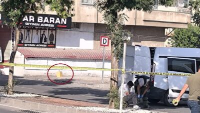 Diyarbakır'ın merkez Bağlar ilçesinde şüpheli paket, güvenlik önlemleri alınarak fünye