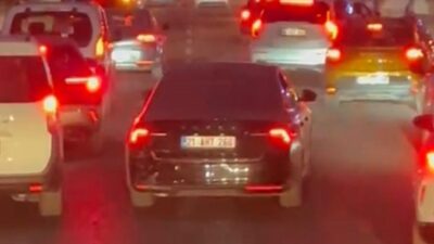 Diyarbakır'da sürücüler vakaya giden itfaiye aracına yol vermek için fermuar