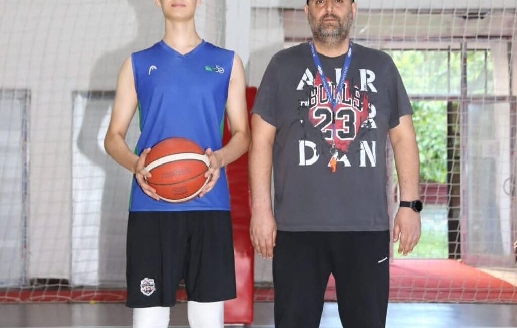 Diyarbakır’da yetişen genç basketbolcu Muhammed Emin Pamuk, gösterdiği başarılı performansın