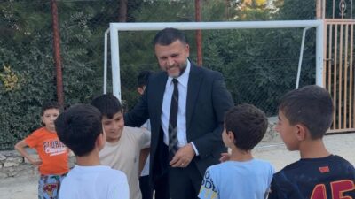 Diyarbakır'da Eğil Belediyesince öğrencilere kırtasiye desteği sağlandı.
