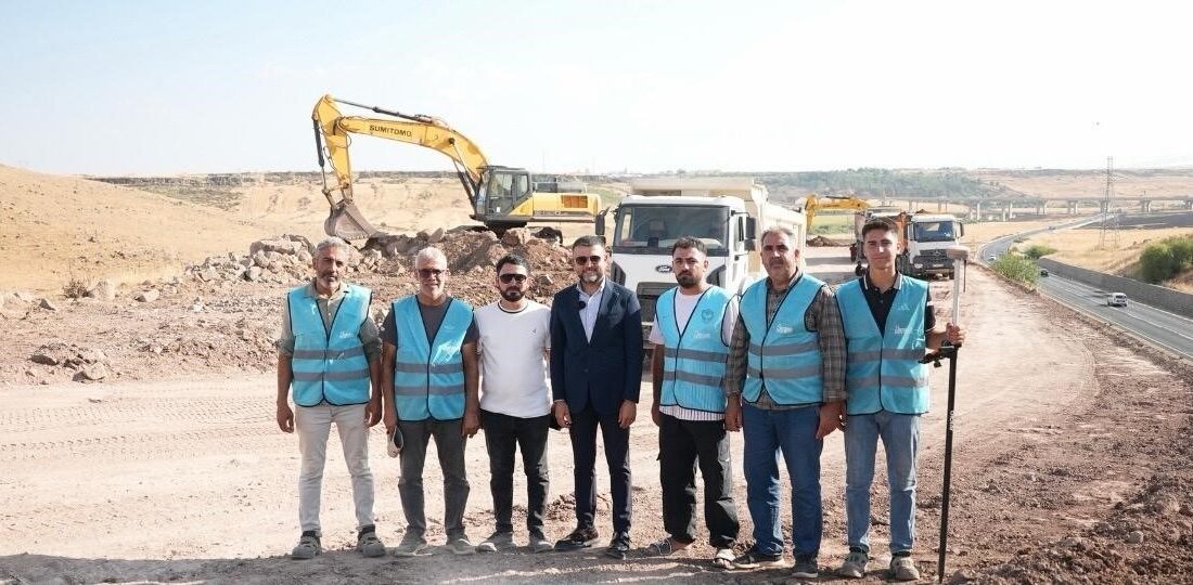 Diyarbakır'ın Eğil İlçe Belediyesi tarafından kentte yol yapım çalışmalarına başlandı.
