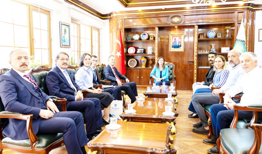 Kırgız Cumhuriyeti Ankara Büyükelçisi Ruslan Kazakbaev ve beraberindeki heyet, Diyarbakır