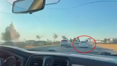 Diyarbakır’da makas atarak ilerleyen sürücü trafiği tehlikeye attı. O anlar