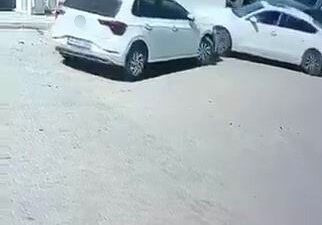 Diyarbakır’ın Kayapınar ilçesinde bulunan bir sitede, direksiyon hakimiyetini kaybeden sürücü