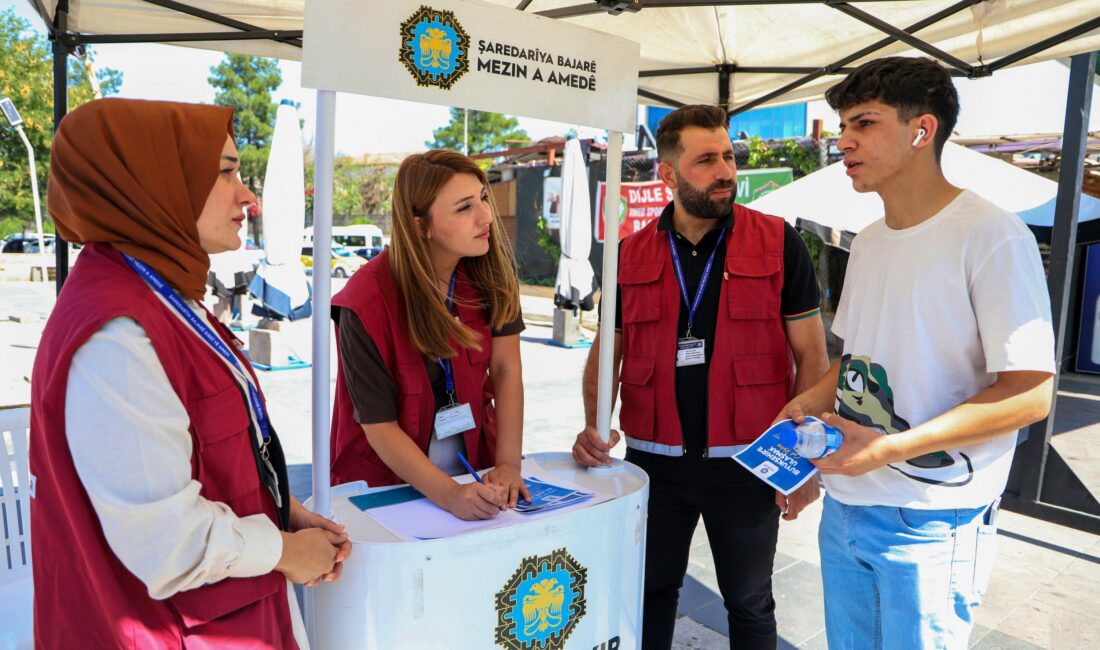 Diyarbakır Büyükşehir Belediyesinin “Yerinde Çözüm” ekipleri, farklı noktalarda kurdukları halkla