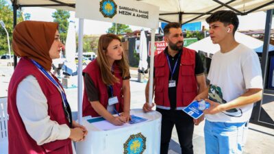 Diyarbakır Büyükşehir Belediyesinin “Yerinde Çözüm” ekipleri, farklı noktalarda kurdukları halkla